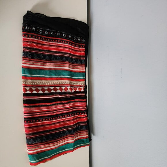 EUC Beautiful Square Scarf - Picture 2 of 3